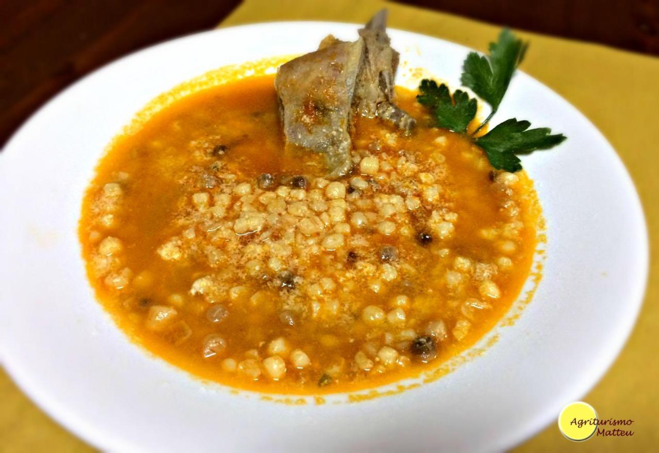לינה וארוחת בוקר טאולאדה Agriturismo E Antica Fattoria Matteu מראה חיצוני תמונה