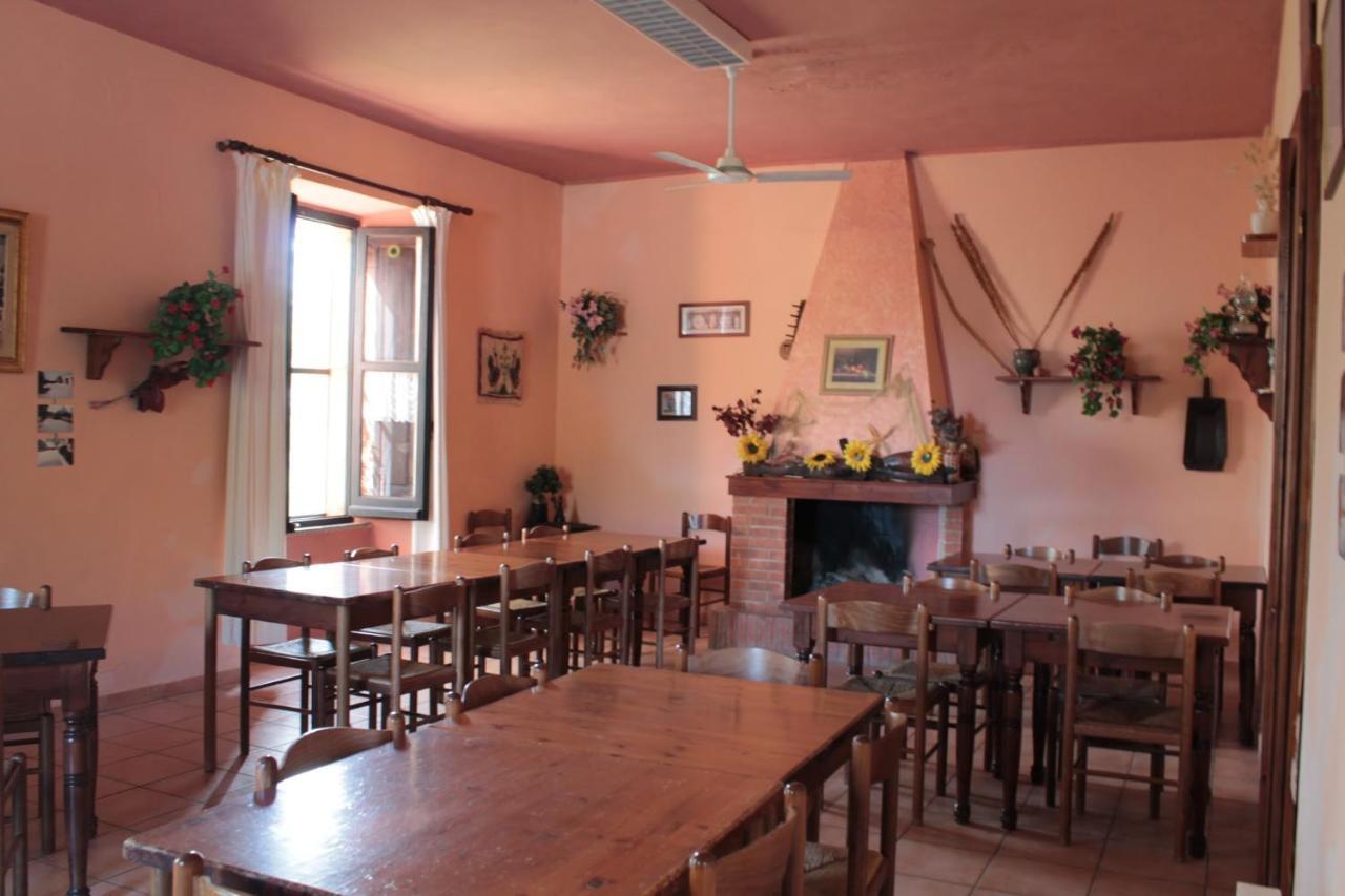 לינה וארוחת בוקר טאולאדה Agriturismo E Antica Fattoria Matteu מראה חיצוני תמונה