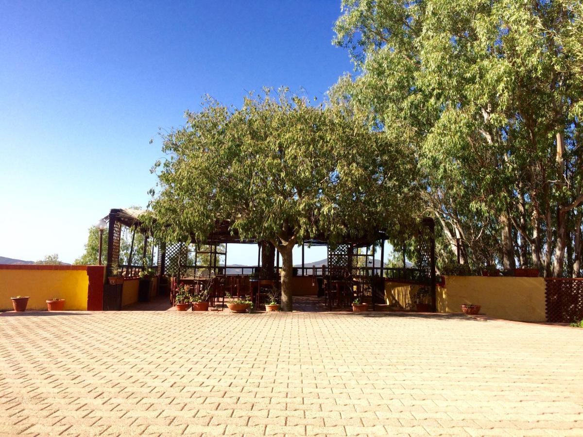 לינה וארוחת בוקר טאולאדה Agriturismo E Antica Fattoria Matteu מראה חיצוני תמונה