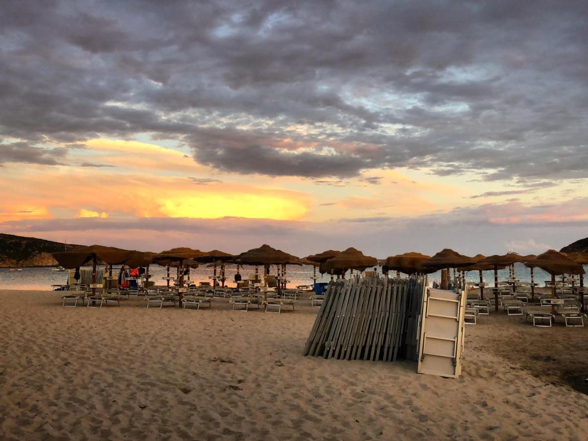 לינה וארוחת בוקר טאולאדה Agriturismo E Antica Fattoria Matteu מראה חיצוני תמונה