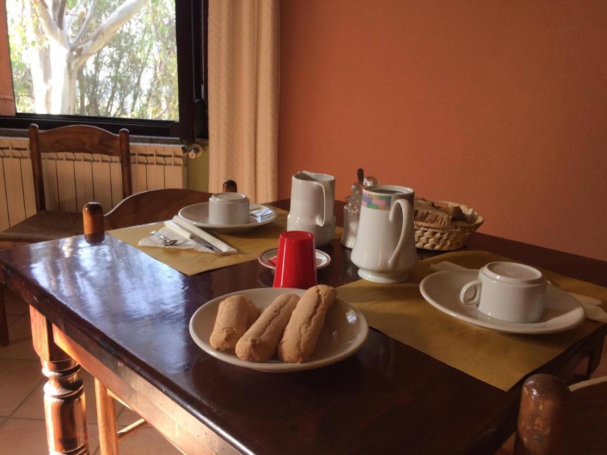 לינה וארוחת בוקר טאולאדה Agriturismo E Antica Fattoria Matteu מראה חיצוני תמונה